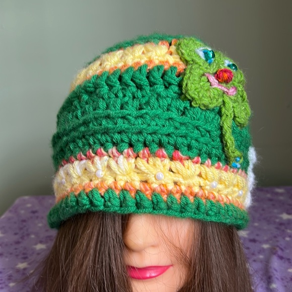 Crochet happy shamrock beanie medium soft acrylic yarn new - Picture 3 of 9